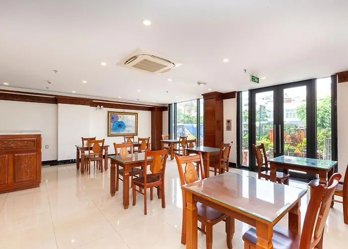 Silk Hong Ha Airport Hotel