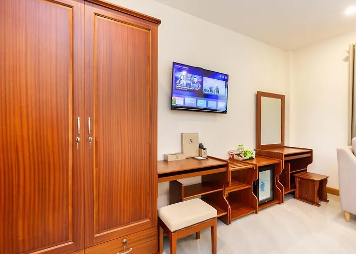 Silk Hong Ha Airport Hotel